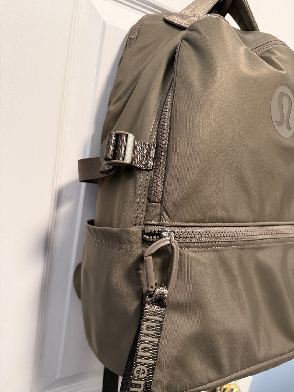 22L Crew Backpack - Picture 5 of 7
